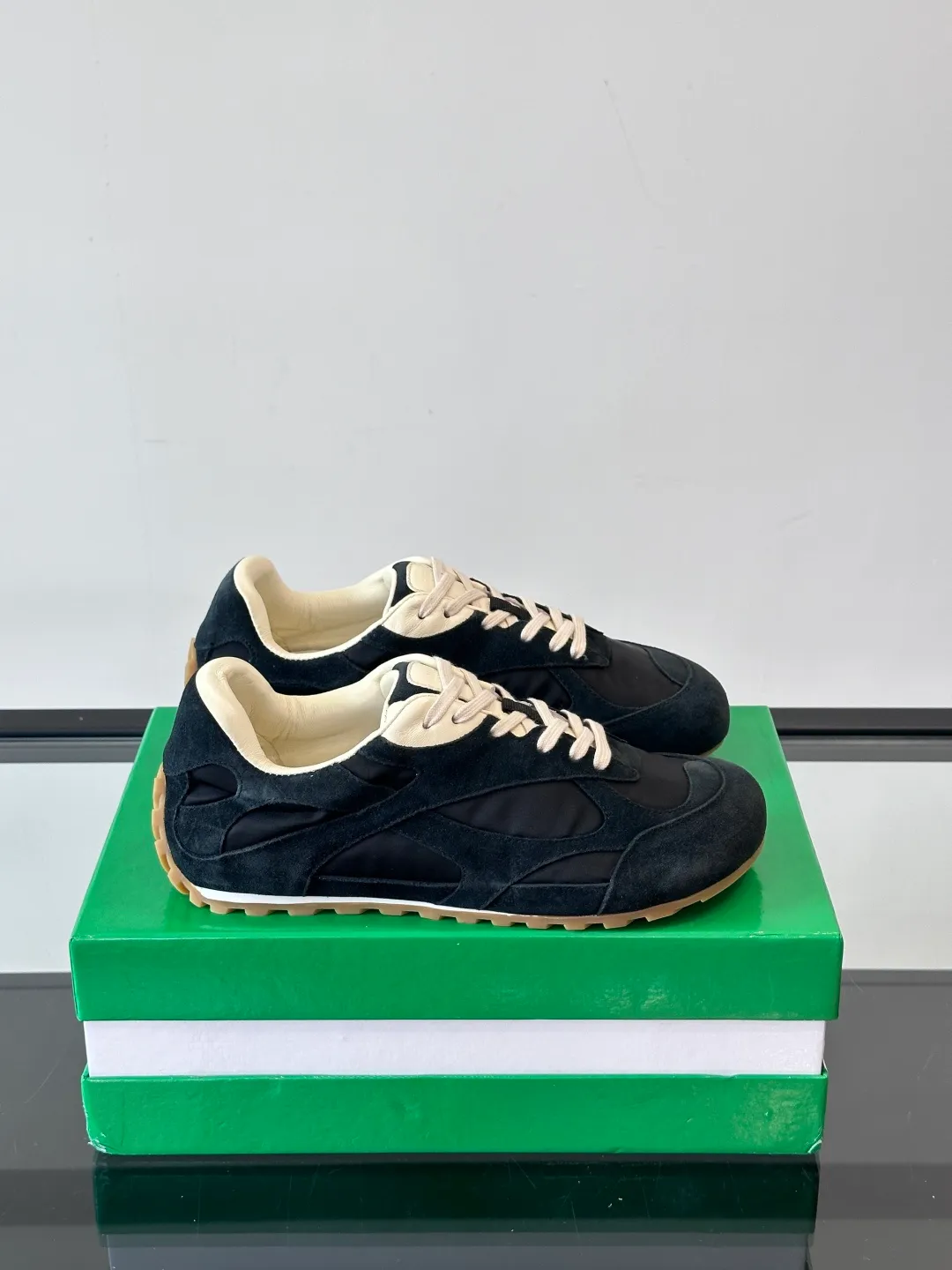 p600 "Bv" new orbit👫 casual sneakers for couples, the retro style of the millennium is so handsome, a super cool fashion item, the most important thing is that it feels incomparably comfortable on the feet, and the design style is also perfect. It will definitely be the one you wear most in daily life, original development, high quality presentation! Size: 35-45 (men’s size 38.45 customized)